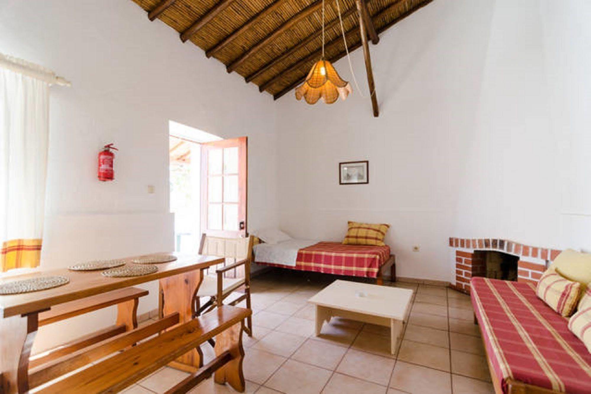 Quinta Do Lagar - By Portugalferias Guest House อัลบูเฟรา ภายนอก รูปภาพ