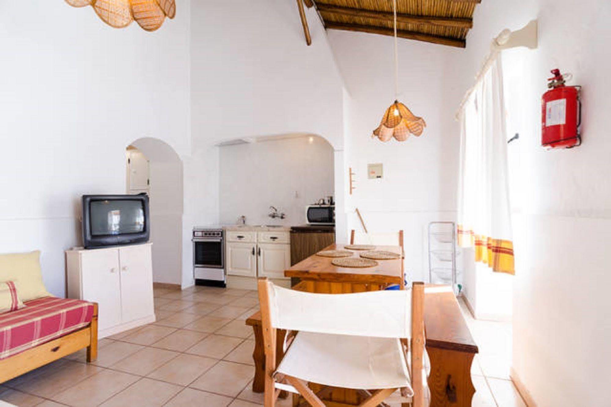 Quinta Do Lagar - By Portugalferias Guest House อัลบูเฟรา ภายนอก รูปภาพ